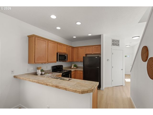 9205 N MACRUM Ave, Portland, OR 97203