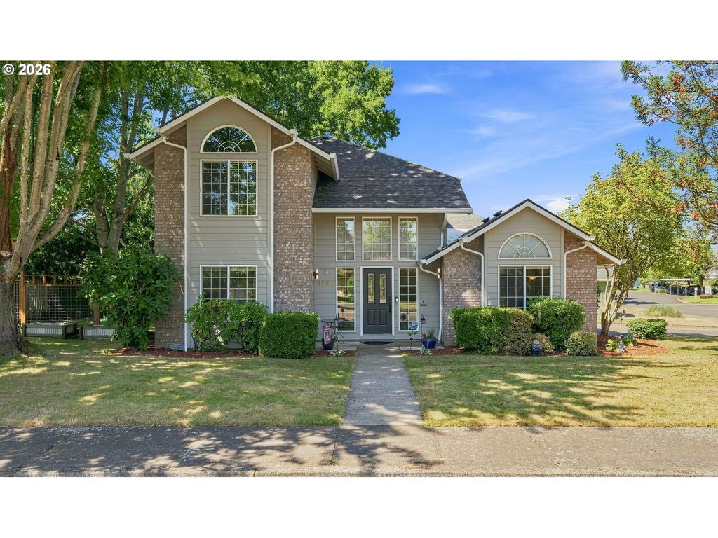 Image 1 of property listing at 1653 Sw BONNIE JEAN Pl, Mc Minnville, OR 97128