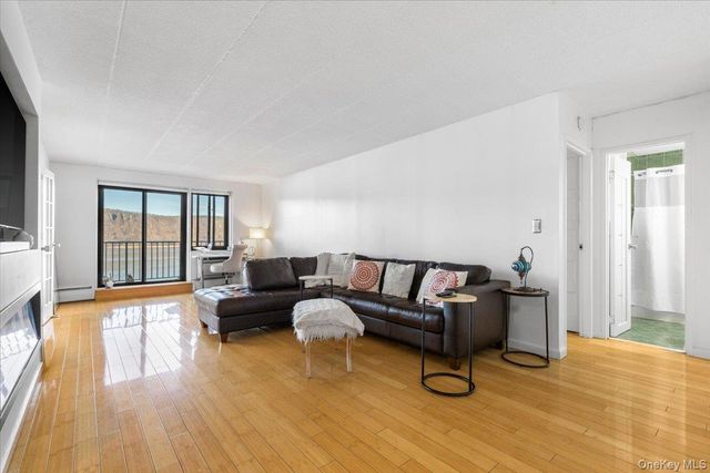 1085 Warburton Ave 304, Yonkers, NY 10701