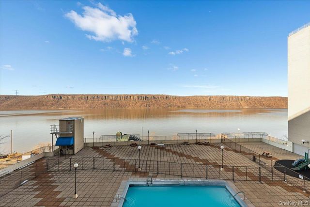 1085 Warburton Ave 304, Yonkers, NY 10701