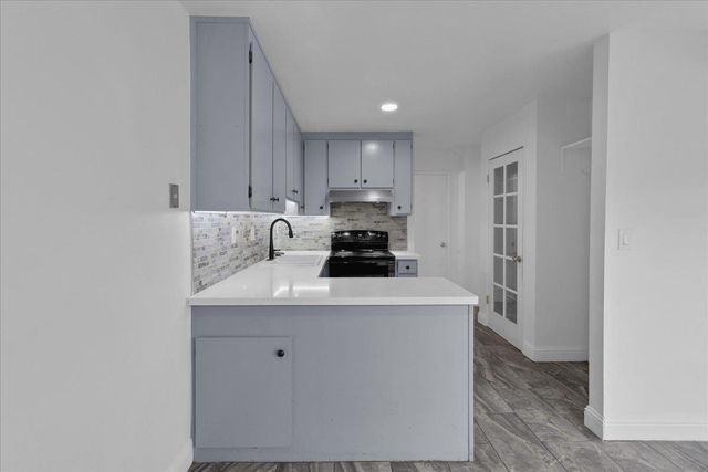 914 Acosta Plaza 32, Salinas, CA 93905