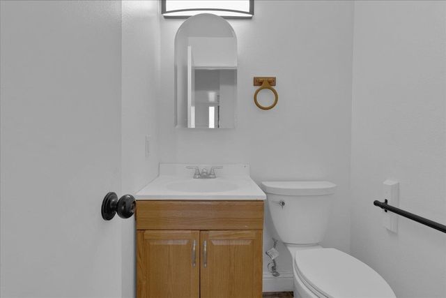 914 Acosta Plaza 32, Salinas, CA 93905