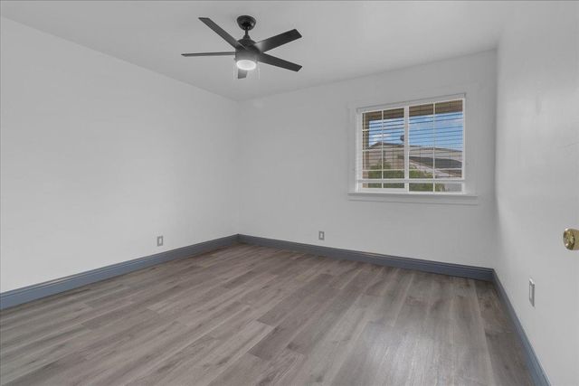 914 Acosta Plaza 32, Salinas, CA 93905