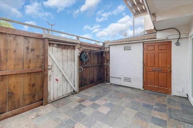 914 Acosta Plaza 32, Salinas, CA 93905