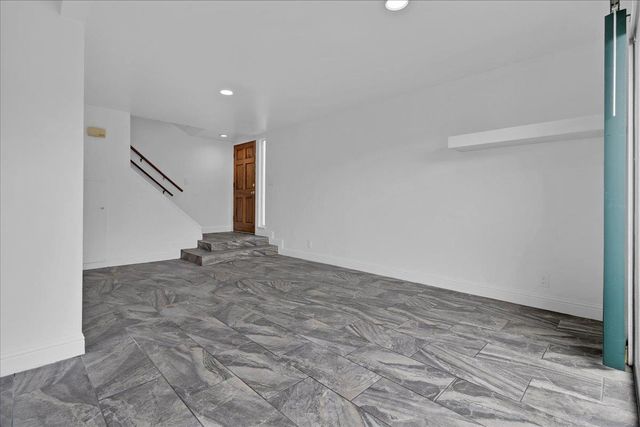 914 Acosta Plaza 32, Salinas, CA 93905