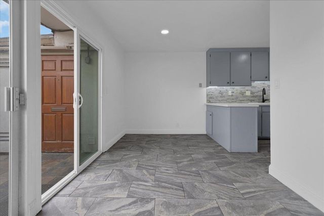 914 Acosta Plaza 32, Salinas, CA 93905