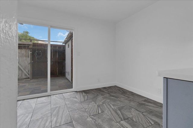 914 Acosta Plaza 32, Salinas, CA 93905