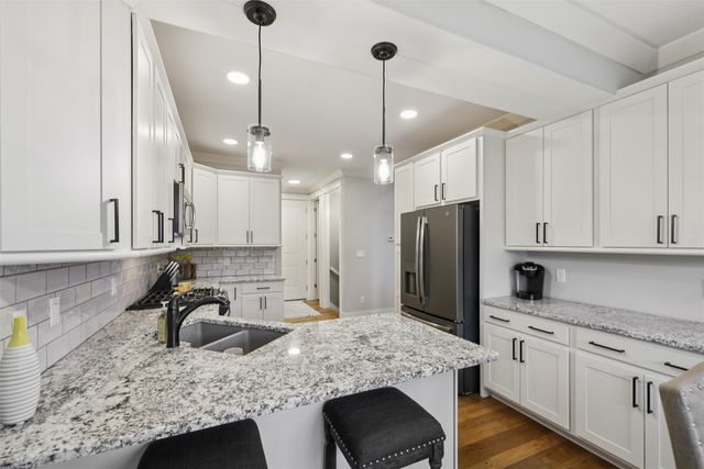 14036 Ridgemont Drive, Urbandale, IA 50323