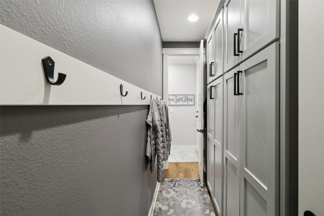 14036 Ridgemont Drive, Urbandale, IA 50323