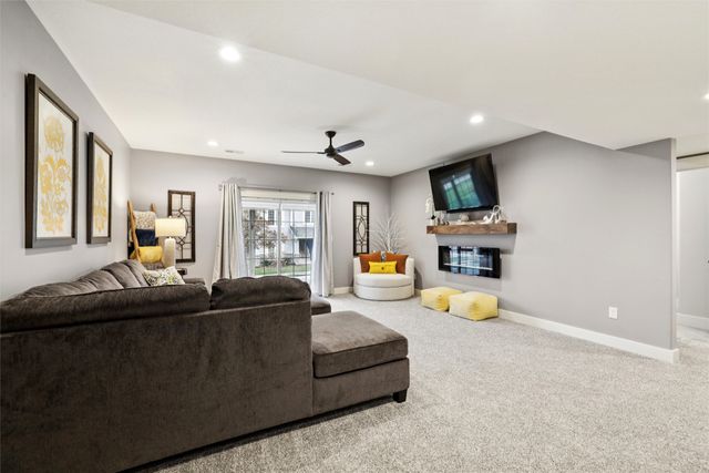 14036 Ridgemont Drive, Urbandale, IA 50323