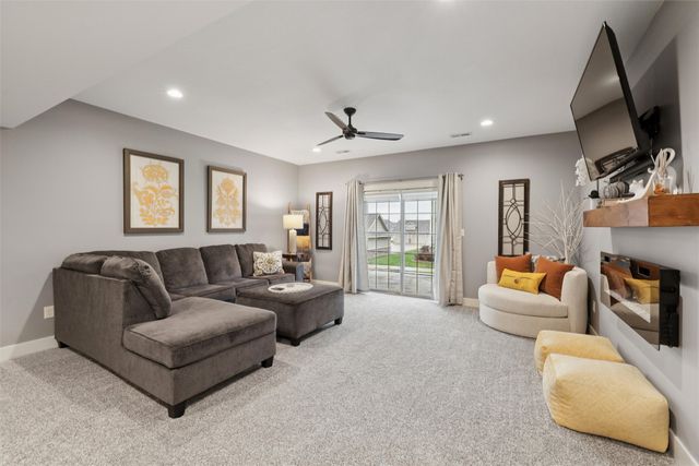 14036 Ridgemont Drive, Urbandale, IA 50323