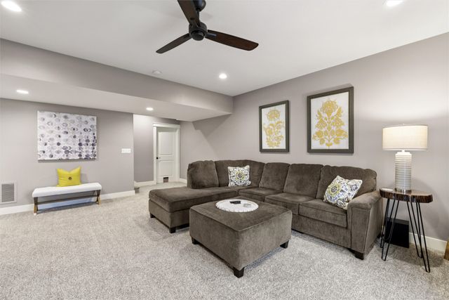 14036 Ridgemont Drive, Urbandale, IA 50323