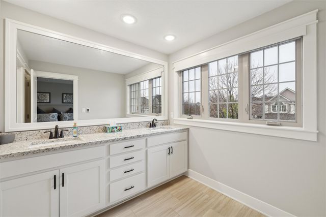 14036 Ridgemont Drive, Urbandale, IA 50323