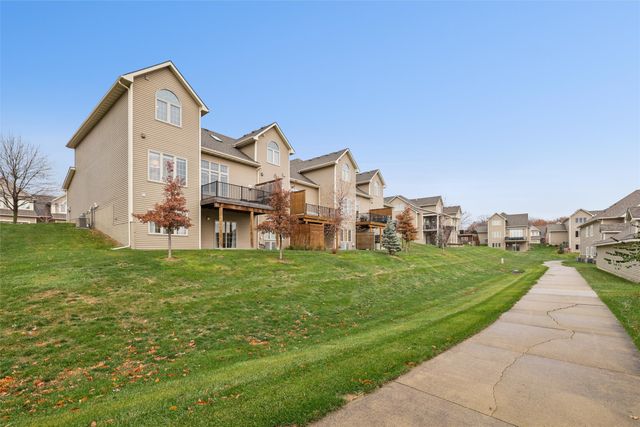 14036 Ridgemont Drive, Urbandale, IA 50323