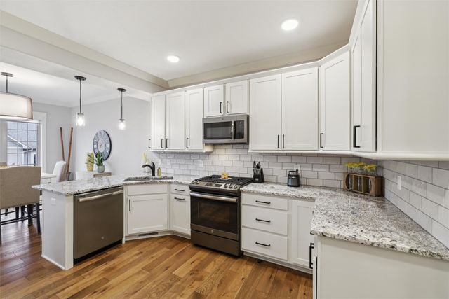 14036 Ridgemont Drive, Urbandale, IA 50323