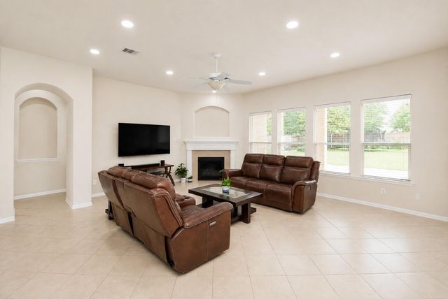 6811 Bannon Trail, Sugar Land, TX 77479