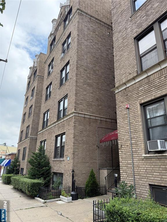 2700 John F Kennedy Boulevard 302, Jersey City, NJ 07306
