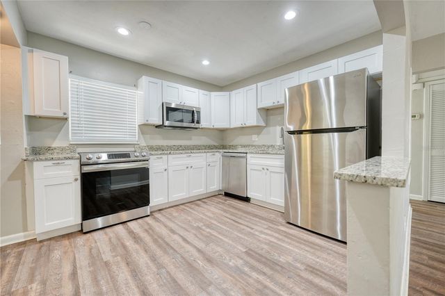 8086 28TH AVENUE N, St Petersburg, FL 33710