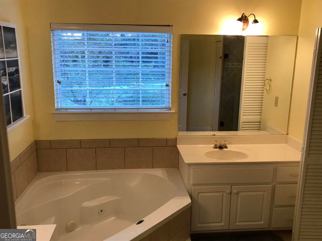 92 Gleneagle Court B301, Clayton, GA 30525