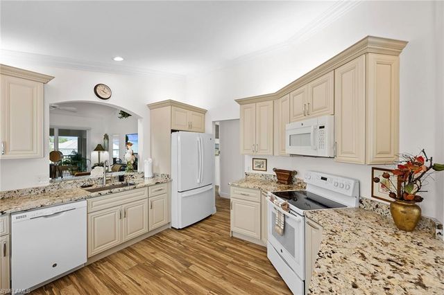 5963 Sand Wedge LN 205, Naples, FL 34110