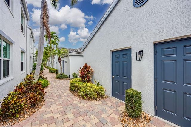 5963 Sand Wedge LN 205, Naples, FL 34110