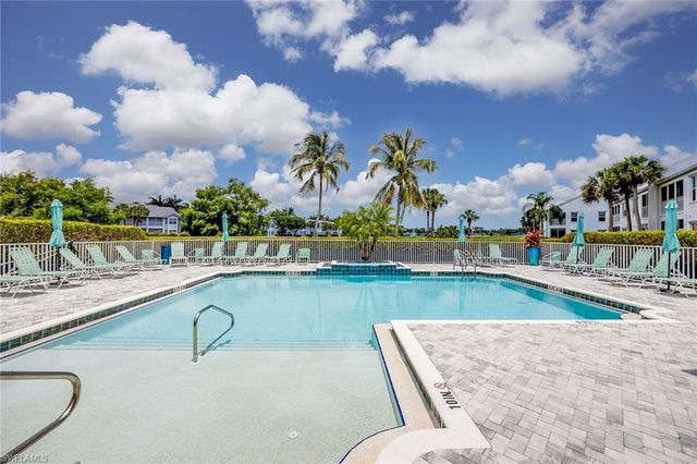 5963 Sand Wedge LN 205, Naples, FL 34110