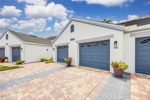 5963 Sand Wedge LN 205, Naples, FL 34110