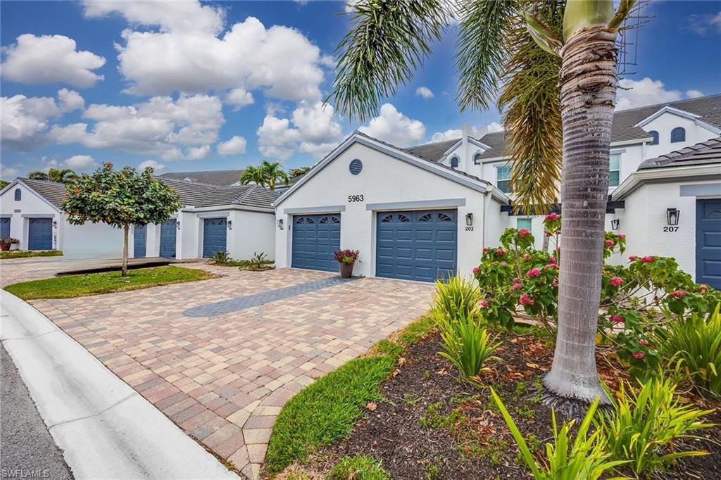5963 Sand Wedge LN 205, Naples, FL 34110