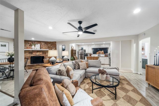 1800 Sheridan Drive, Baytown, TX 77520