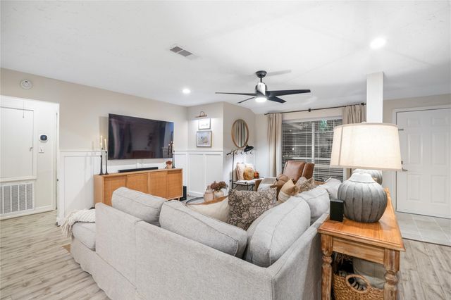 1800 Sheridan Drive, Baytown, TX 77520