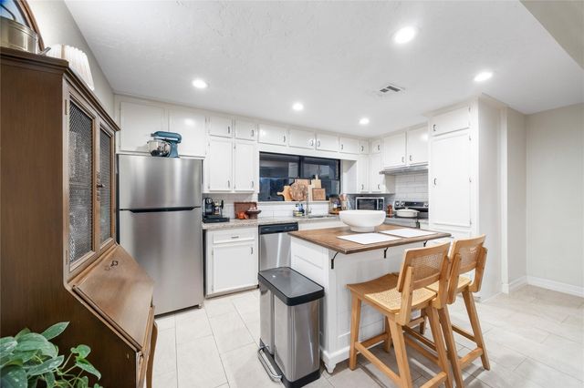 1800 Sheridan Drive, Baytown, TX 77520