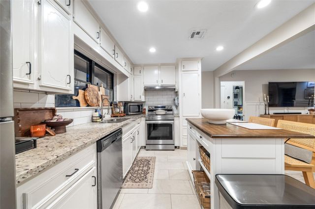 1800 Sheridan Drive, Baytown, TX 77520