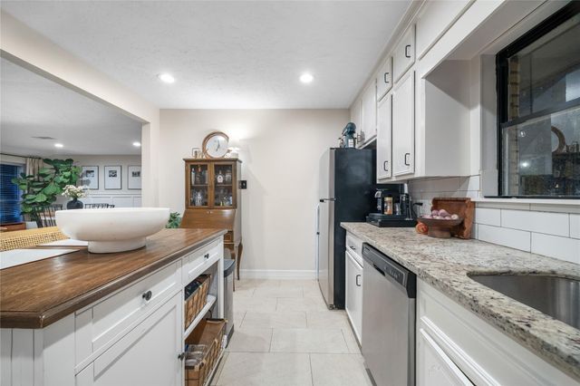 1800 Sheridan Drive, Baytown, TX 77520