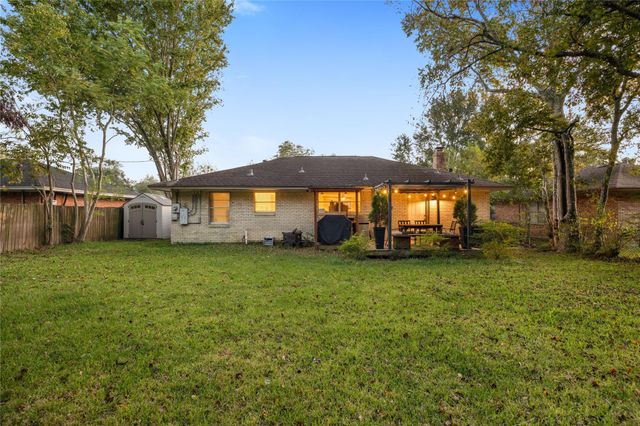 1800 Sheridan Drive, Baytown, TX 77520