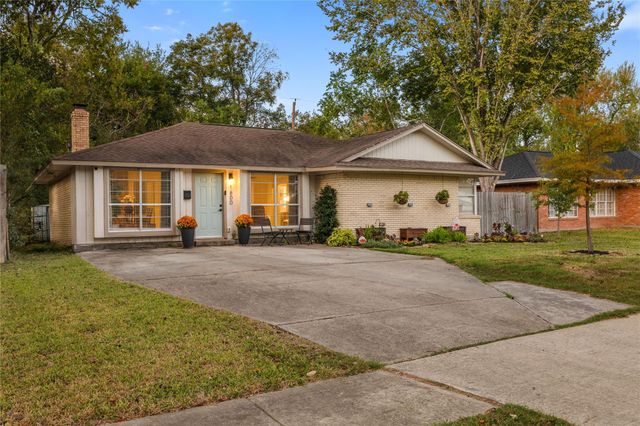 1800 Sheridan Drive, Baytown, TX 77520