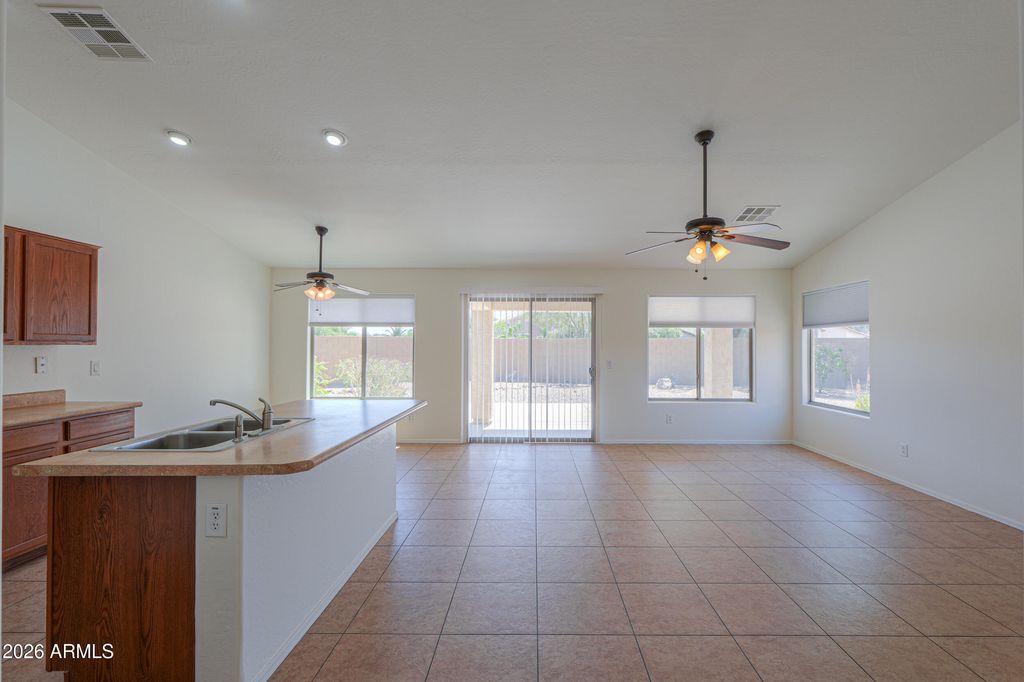 1499 E ANNA Drive, Casa Grande, AZ 85122 — photo 5