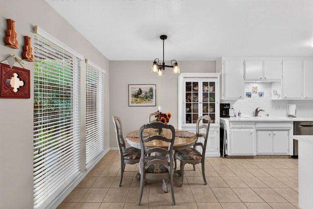 613 Edgebrook Ct, Modesto, CA 95354