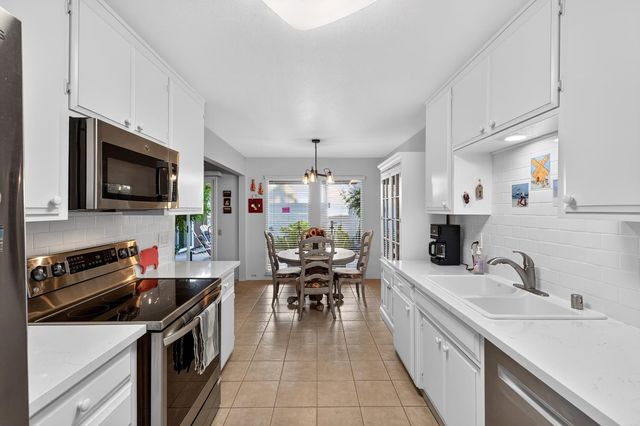 613 Edgebrook Ct, Modesto, CA 95354