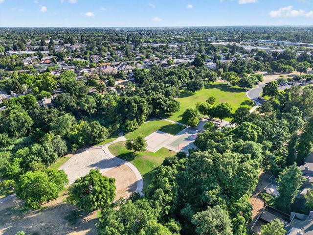 613 Edgebrook Ct, Modesto, CA 95354