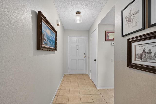 613 Edgebrook Ct, Modesto, CA 95354