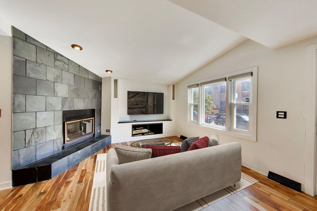 2638 W Grand Avenue, Chicago, IL 60612