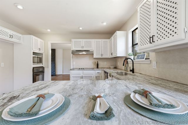 105 W Yuma Court, Broken Arrow, OK 74011