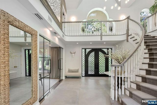 16 Ware Road, Upper Saddle River, NJ 07458