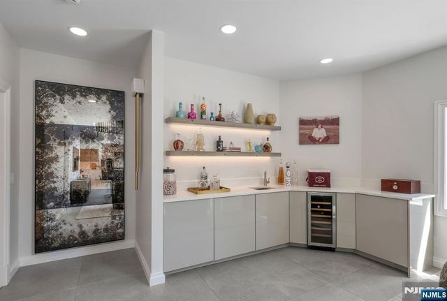 16 Ware Road, Upper Saddle River, NJ 07458