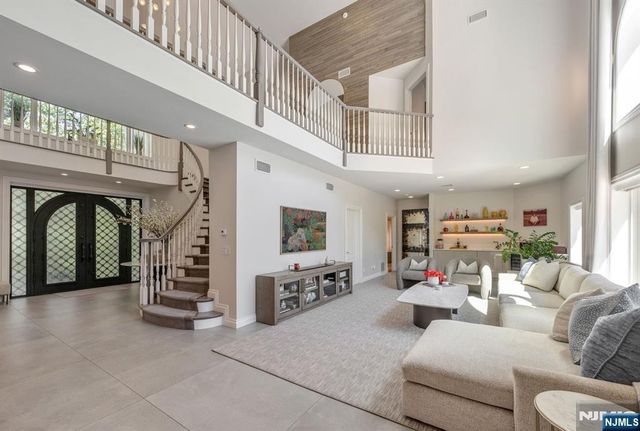 16 Ware Road, Upper Saddle River, NJ 07458