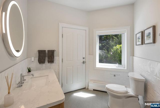 16 Ware Road, Upper Saddle River, NJ 07458