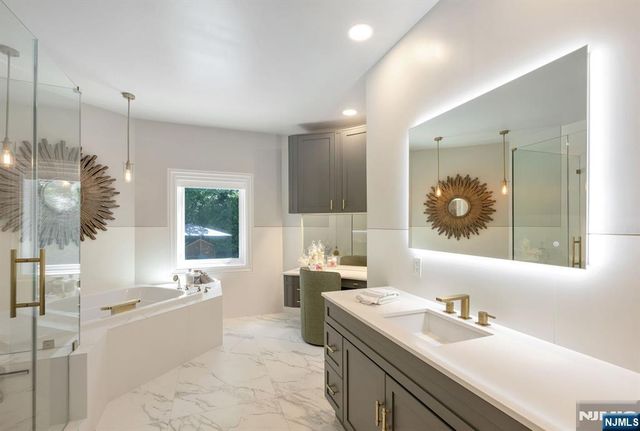 16 Ware Road, Upper Saddle River, NJ 07458