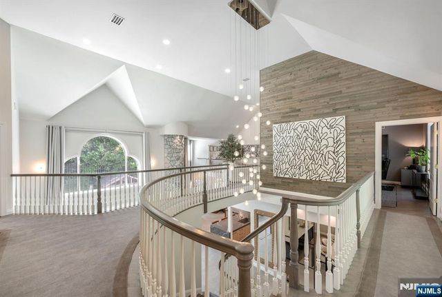 16 Ware Road, Upper Saddle River, NJ 07458