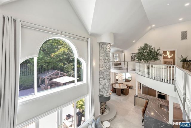 16 Ware Road, Upper Saddle River, NJ 07458