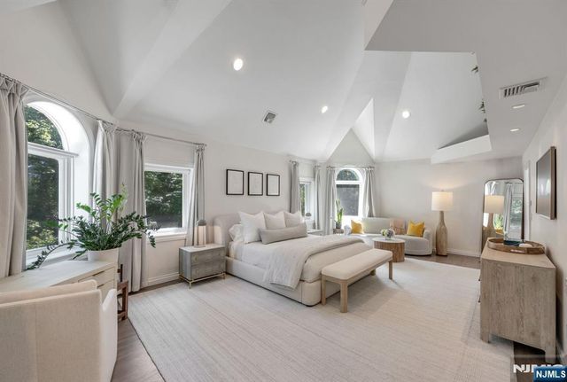 16 Ware Road, Upper Saddle River, NJ 07458